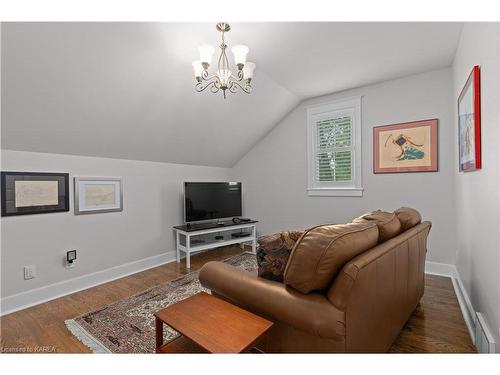 222 Greenbay Road, Kingston, ON - Indoor Photo Showing Living Room