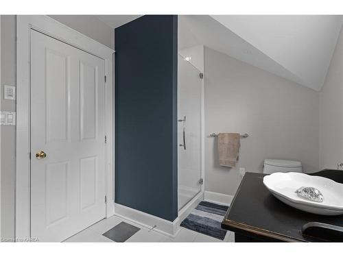 222 Greenbay Road, Kingston, ON - Indoor Photo Showing Bathroom