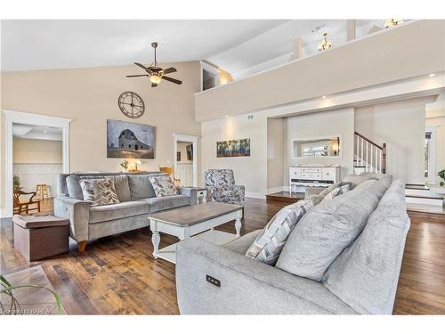 3994 Howes Road, Kingston, ON - Indoor Photo Showing Living Room