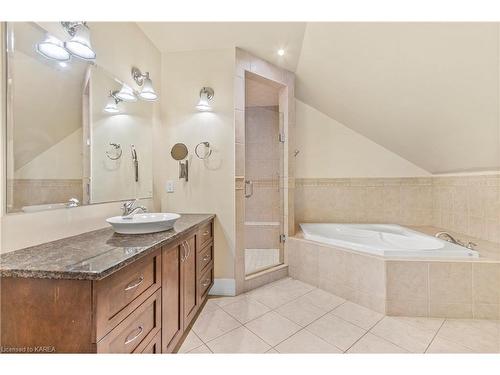 3994 Howes Road, Kingston, ON - Indoor Photo Showing Bathroom