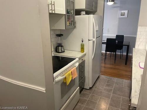 402-550 Talbot Place, Gananoque, ON - Indoor Photo Showing Kitchen