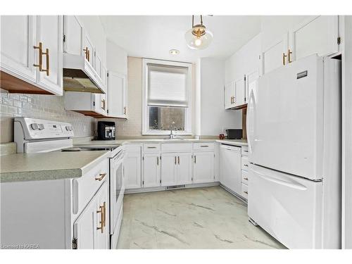 209 Centre Street N, Napanee, ON - Indoor Photo Showing Kitchen