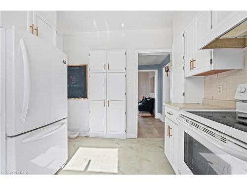 209 Centre Street N, Napanee, ON - Indoor Photo Showing Kitchen