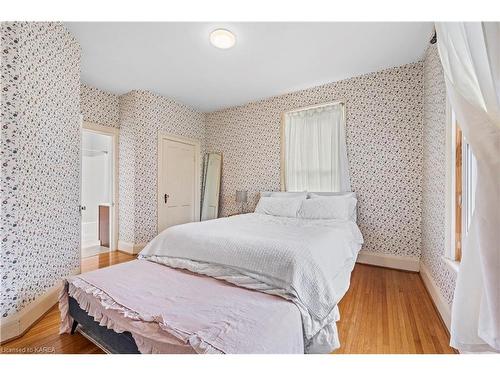 209 Centre Street N, Napanee, ON - Indoor Photo Showing Bedroom