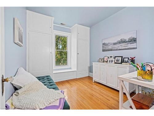 209 Centre Street N, Napanee, ON - Indoor Photo Showing Bedroom