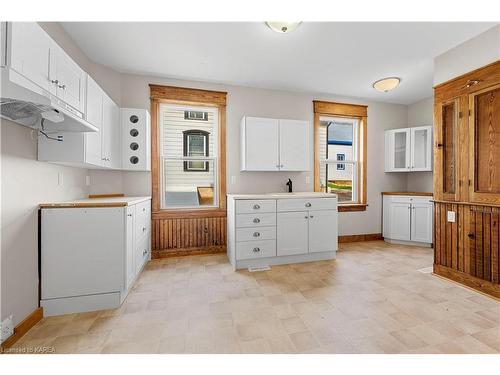 19 Kingston Street, Elgin, ON - Indoor Photo Showing Kitchen