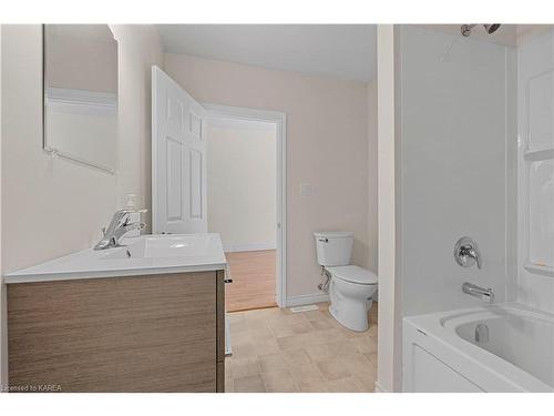 19 Kingston Street, Elgin, ON - Indoor Photo Showing Bathroom