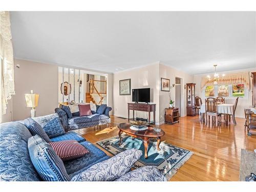 240 Somerset Drive, Bath, ON - Indoor Photo Showing Living Room