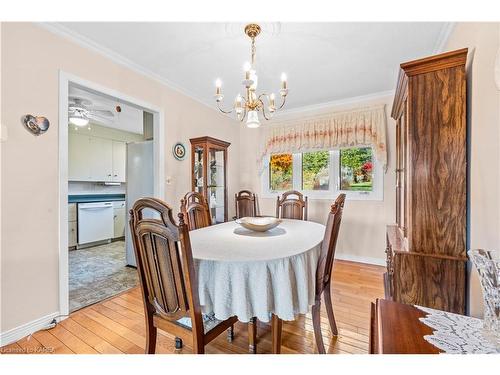 240 Somerset Drive, Bath, ON - Indoor Photo Showing Dining Room