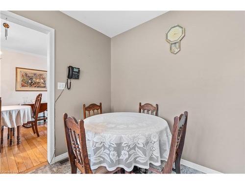 240 Somerset Drive, Bath, ON - Indoor Photo Showing Dining Room