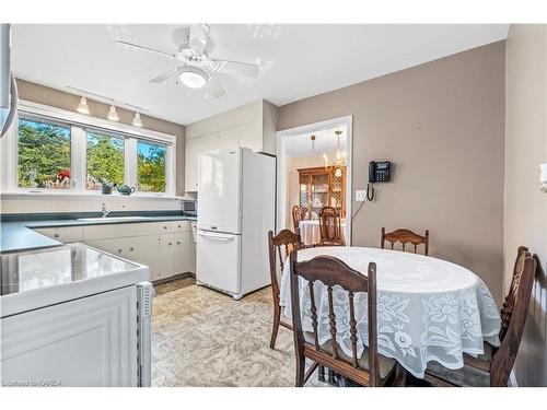 240 Somerset Drive, Bath, ON - Indoor Photo Showing Dining Room