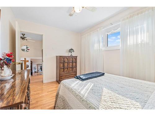 240 Somerset Drive, Bath, ON - Indoor Photo Showing Bedroom