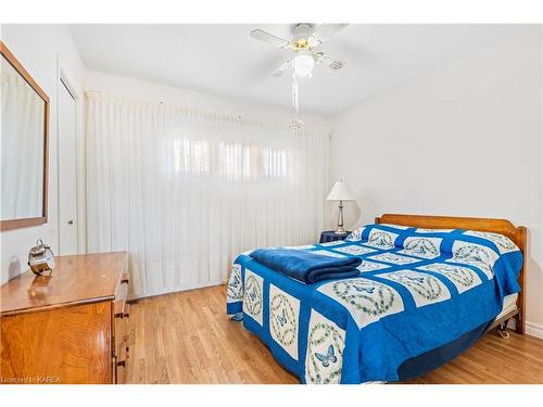 240 Somerset Drive, Bath, ON - Indoor Photo Showing Bedroom