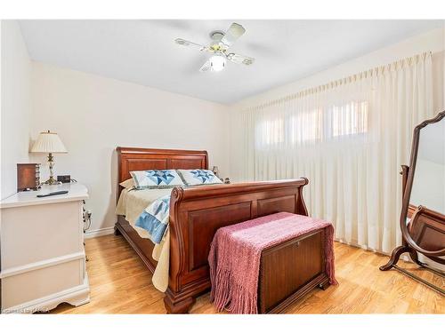 240 Somerset Drive, Bath, ON - Indoor Photo Showing Bedroom