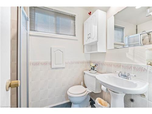 240 Somerset Drive, Bath, ON - Indoor Photo Showing Bathroom