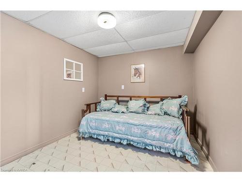 240 Somerset Drive, Bath, ON - Indoor Photo Showing Bedroom