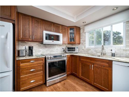 981 Hudson Drive, Kingston, ON - Indoor Photo Showing Kitchen