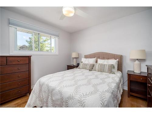 981 Hudson Drive, Kingston, ON - Indoor Photo Showing Bedroom