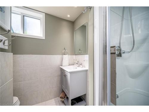 981 Hudson Drive, Kingston, ON - Indoor Photo Showing Bathroom