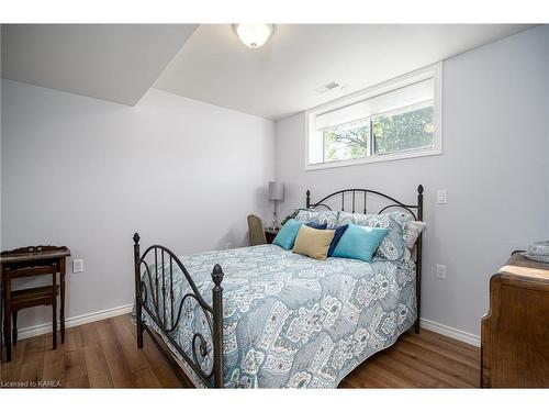 981 Hudson Drive, Kingston, ON - Indoor Photo Showing Bedroom