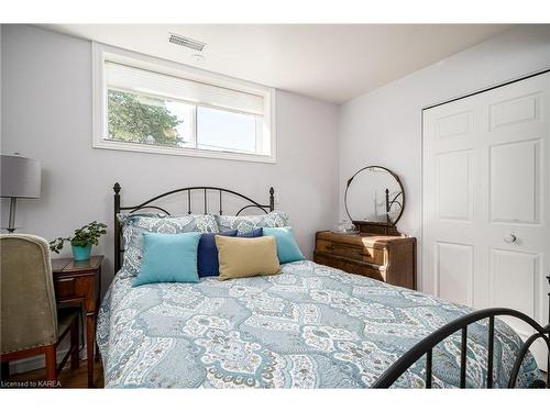 981 Hudson Drive, Kingston, ON - Indoor Photo Showing Bedroom