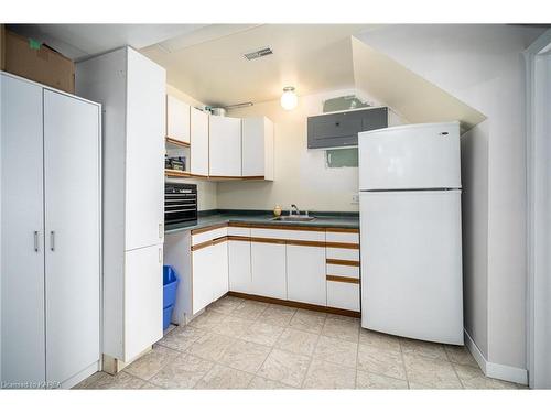 981 Hudson Drive, Kingston, ON - Indoor Photo Showing Kitchen