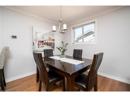 981 Hudson Drive, Kingston, ON - Indoor Photo Showing Dining Room