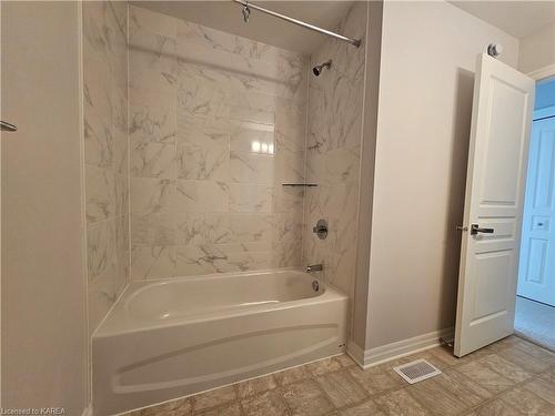 1112 Horizon Drive, Kingston, ON - Indoor Photo Showing Bathroom