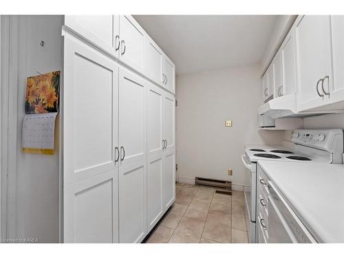 81 Earl Street, Kingston, ON - Indoor Photo Showing Kitchen