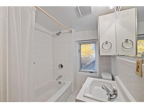 81 Earl Street, Kingston, ON - Indoor Photo Showing Bathroom