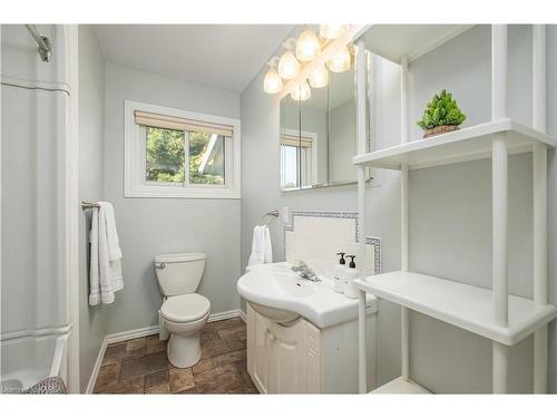 50 Osprey Lane, Westport, ON - Indoor Photo Showing Bathroom