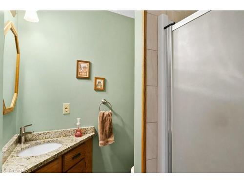 923 County Road 1 E, Napanee, ON - Indoor Photo Showing Bathroom