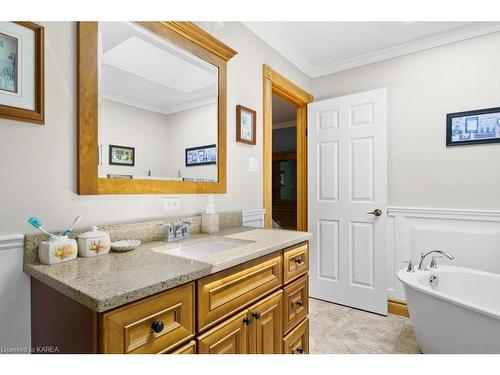 923 County Road 1 E, Napanee, ON - Indoor Photo Showing Bathroom