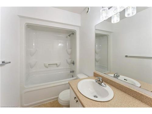 184 Briceland Street, Kingston, ON - Indoor Photo Showing Bathroom