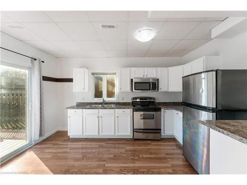 184 Briceland Street, Kingston, ON - Indoor Photo Showing Kitchen