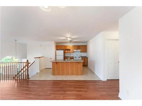 184 Briceland Street, Kingston, ON - Indoor Photo Showing Kitchen