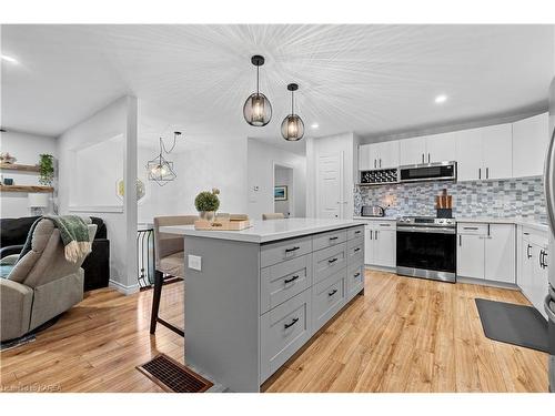 84 Southwood Crescent, Napanee, ON - Indoor Photo Showing Kitchen With Upgraded Kitchen