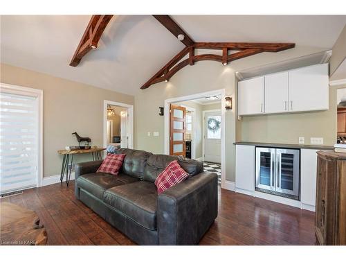 29 Pearl Street, Greater Napanee, ON - Indoor Photo Showing Living Room