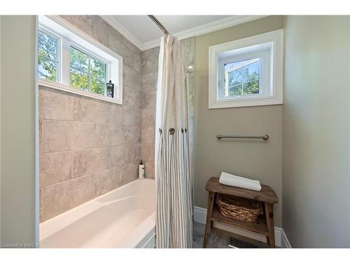 29 Pearl Street, Greater Napanee, ON - Indoor Photo Showing Bathroom