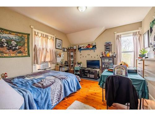 8739 County Road 2, Napanee, ON - Indoor Photo Showing Bedroom