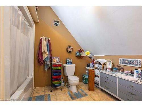 8739 County Road 2, Napanee, ON - Indoor Photo Showing Bathroom