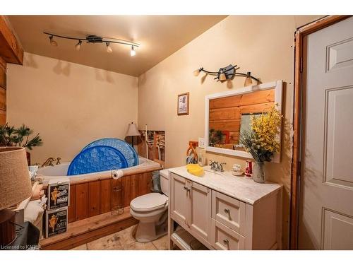 8739 County Road 2, Napanee, ON - Indoor Photo Showing Bathroom