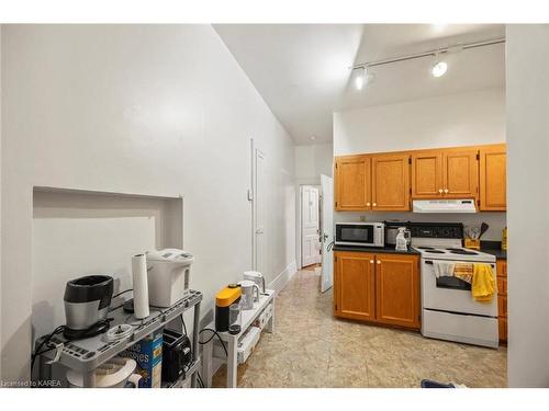 213-215 William Street, Kingston, ON - Indoor Photo Showing Kitchen