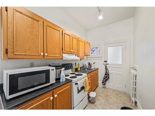 213-215 William Street, Kingston, ON - Indoor Photo Showing Kitchen