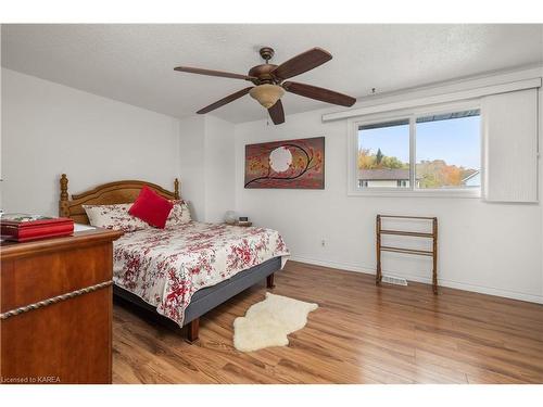 994 Westminster Place, Kingston, ON - Indoor Photo Showing Bedroom