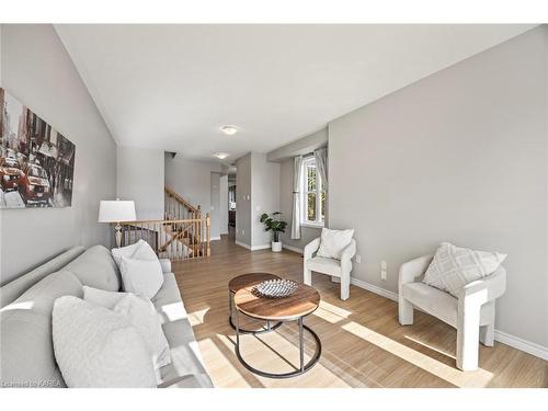 752 Newmarket Lane, Kingston, ON - Indoor Photo Showing Living Room