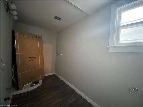 516 Victoria Street, Kingston, ON - Indoor Photo Showing Other Room