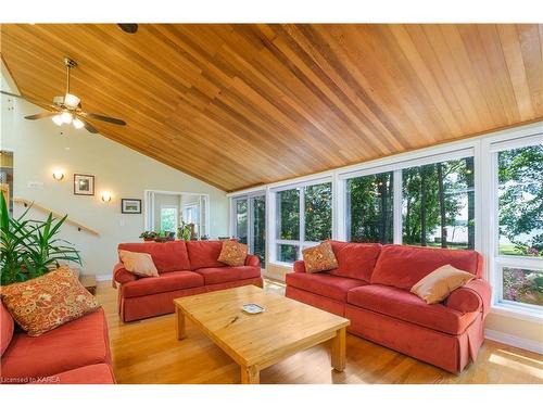 26 Sunset Lane, Napanee, ON - Indoor Photo Showing Living Room