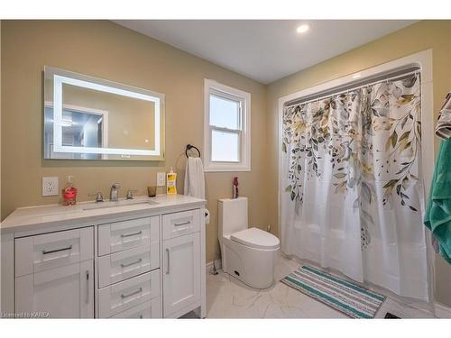 40 Yeomans Street, Napanee, ON - Indoor Photo Showing Bathroom