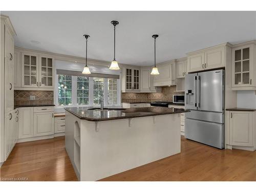 432 Southwood Drive, Kingston, ON - Indoor Photo Showing Kitchen With Upgraded Kitchen